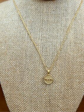 Must Have Gold Texas Round Pendant Necklace